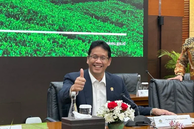 Pelemahan Rupiah Terhadap Dolar Makin Jadi, Ini Kata Menkeu