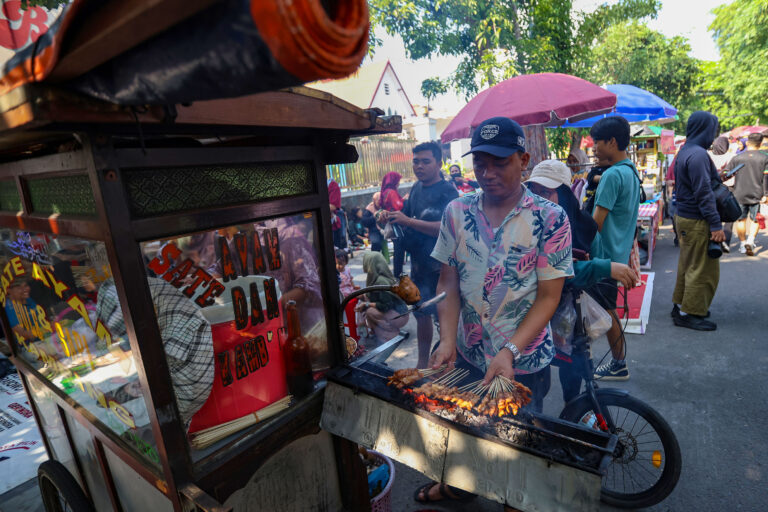 Dugaan Pungli PKL CFD Taman Bungkul Ditelusuri Wali Kota