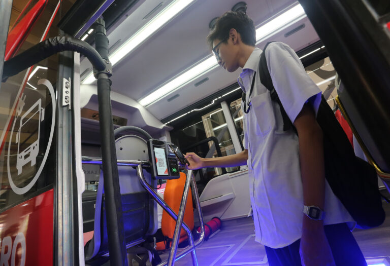 Transportasi Publik Surabaya Kenakan Tarif Rp81 Sepekan