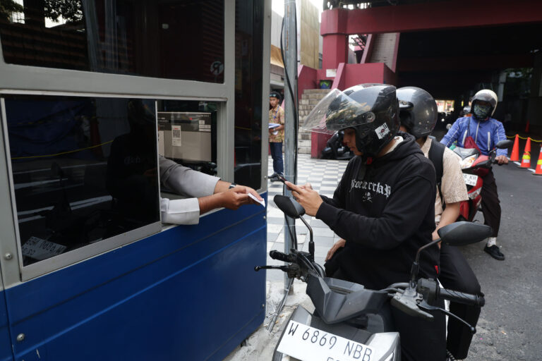 Parkir Tunjungan Romansa Kini Pakai Gate, Ini Harganya