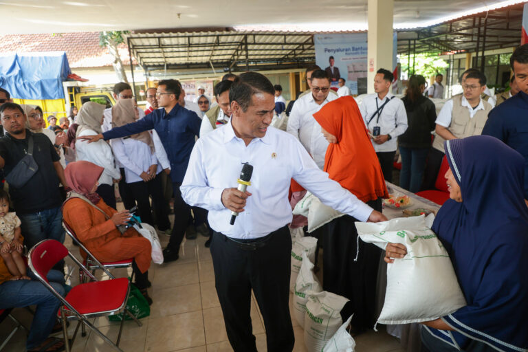 Bantuan Pangan Nasional Disalurkan di Surabaya